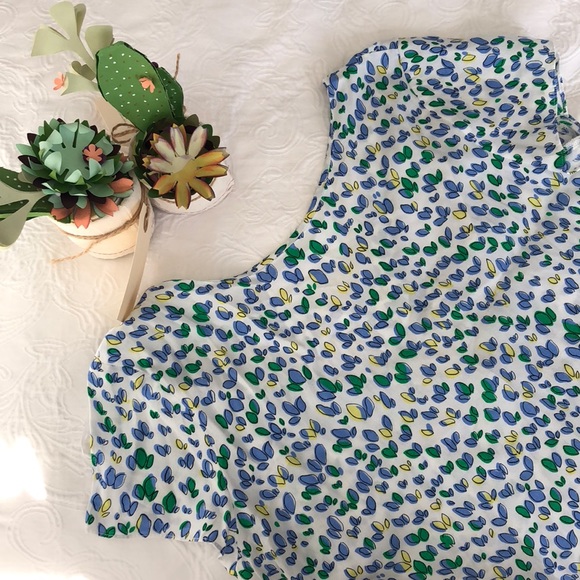 Zara Tops - Zara Trafaluc Flower Cropped Shirt in XS